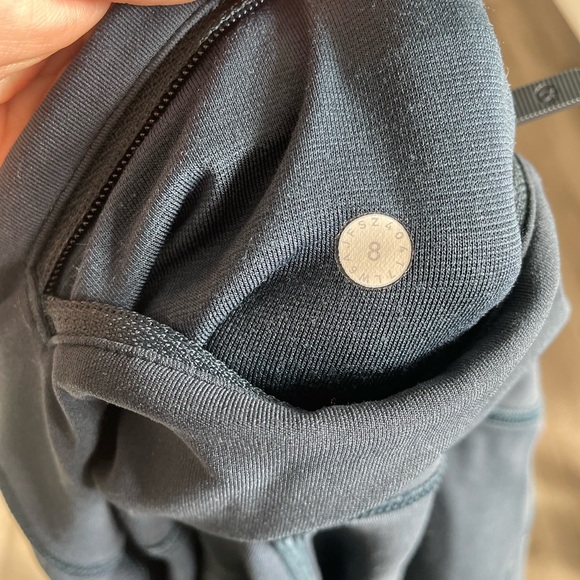 Lululemon crop size 8 - Picture 4 of 5